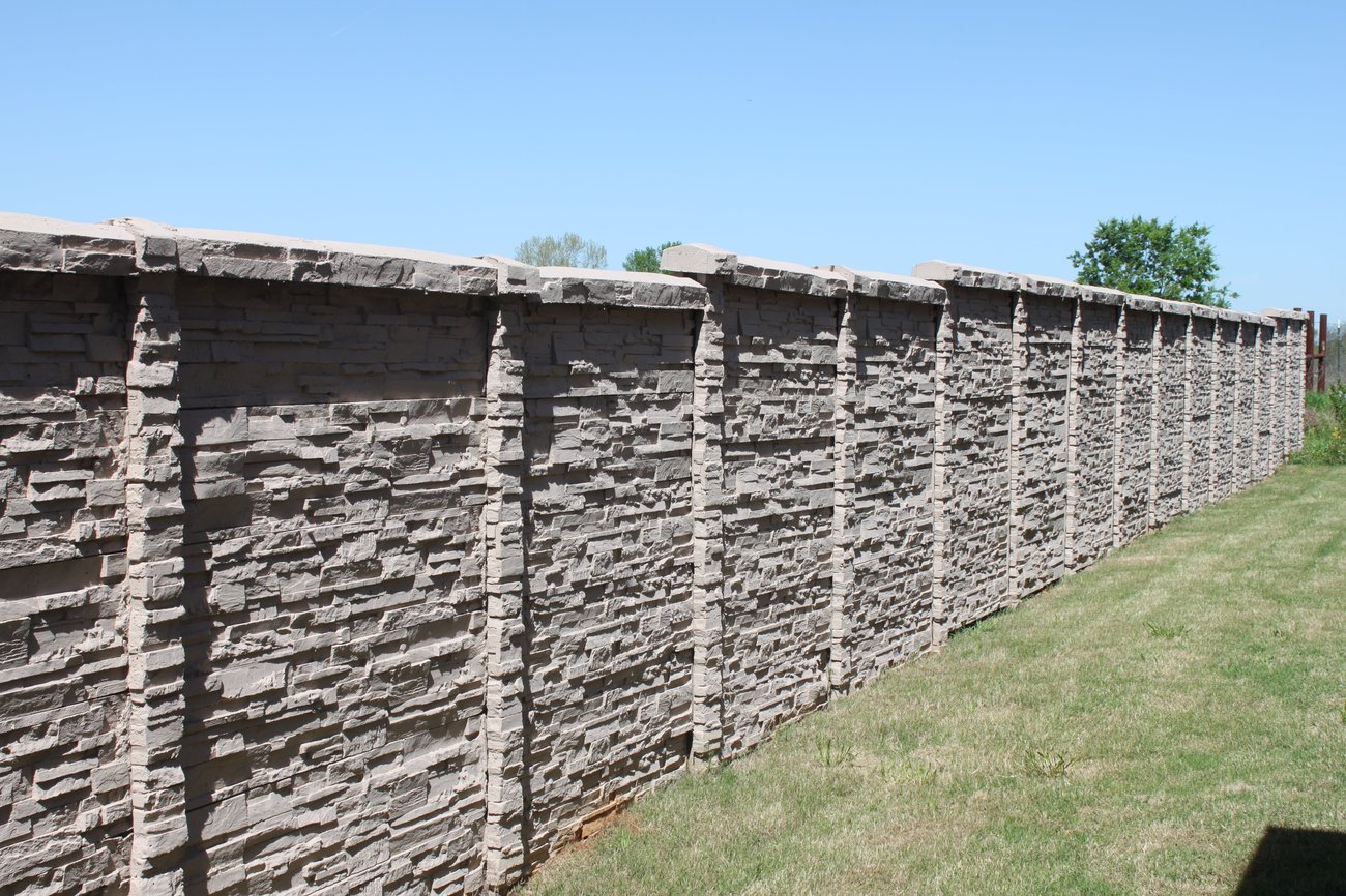 ChiselStone Concrete Screening Wall