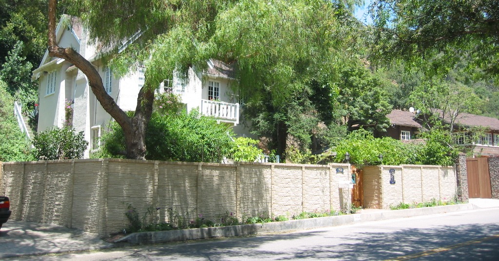 Homeowner Precast Concrete Fence